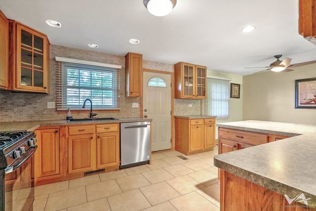 135 Jeffery Lane, Schaumburg, IL 60193