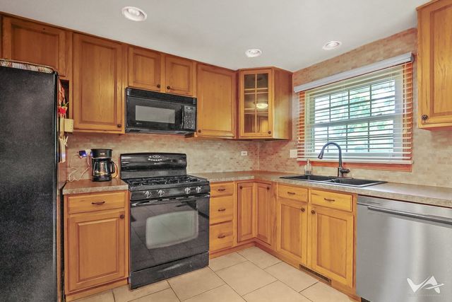 135 Jeffery Lane, Schaumburg, IL 60193