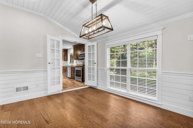 8 Anchor Avenue, Manahawkin, NJ 08050