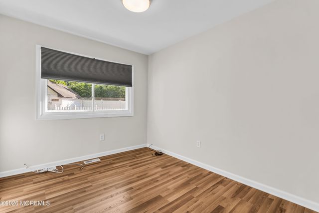 8 Anchor Avenue, Manahawkin, NJ 08050