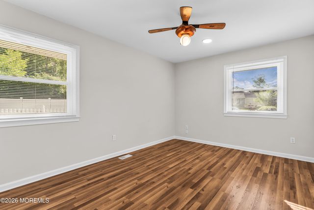 8 Anchor Avenue, Manahawkin, NJ 08050