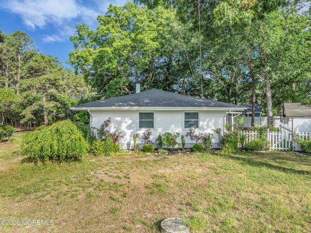 8 Anchor Avenue, Manahawkin, NJ 08050