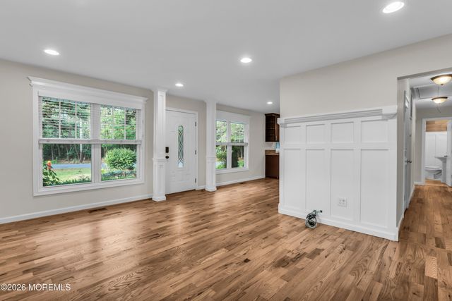 8 Anchor Avenue, Manahawkin, NJ 08050