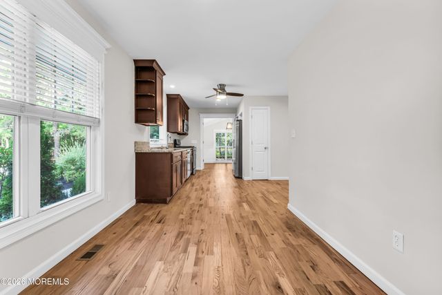 8 Anchor Avenue, Manahawkin, NJ 08050