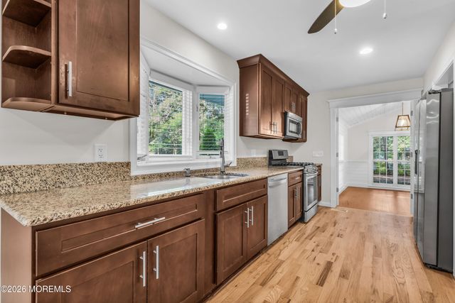 8 Anchor Avenue, Manahawkin, NJ 08050