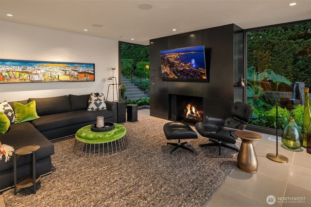 7374 SE 71st Street, Mercer Island, WA 98040