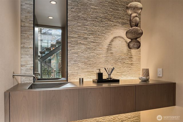 7374 SE 71st Street, Mercer Island, WA 98040