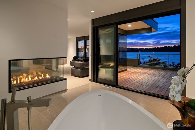 7374 SE 71st Street, Mercer Island, WA 98040