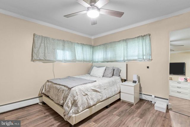 14 DEWBERRY LN, Levittown, PA 19055