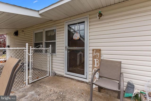 14 DEWBERRY LN, Levittown, PA 19055