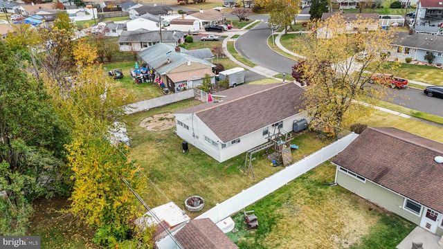 14 DEWBERRY LN, Levittown, PA 19055