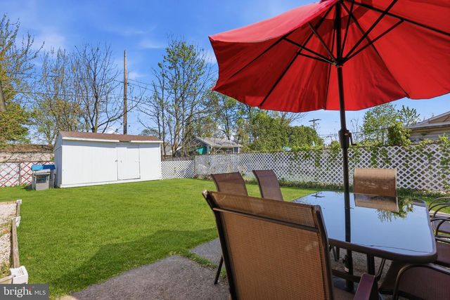 14 DEWBERRY LN, Levittown, PA 19055