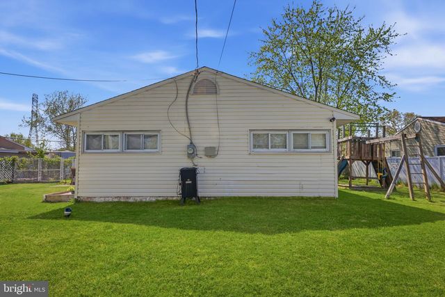 14 DEWBERRY LN, Levittown, PA 19055