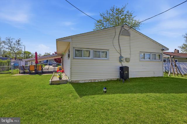 14 DEWBERRY LN, Levittown, PA 19055