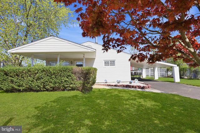 14 DEWBERRY LN, Levittown, PA 19055