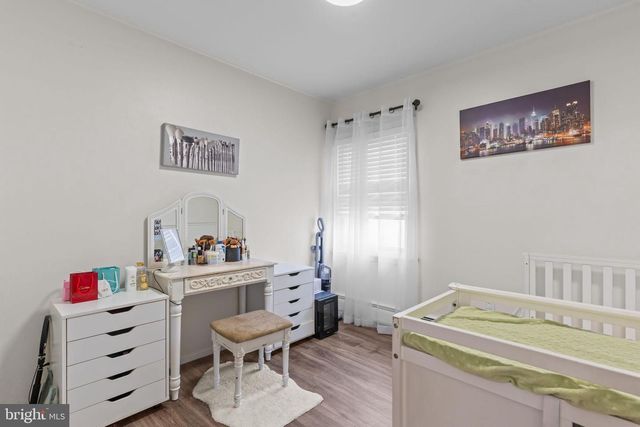 14 DEWBERRY LN, Levittown, PA 19055