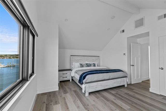 319 Riverside Street, Portsmouth, RI 02871