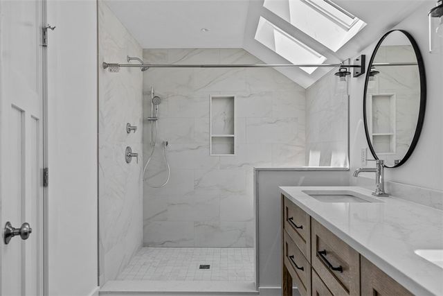 319 Riverside Street, Portsmouth, RI 02871