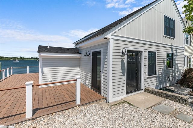 319 Riverside Street, Portsmouth, RI 02871