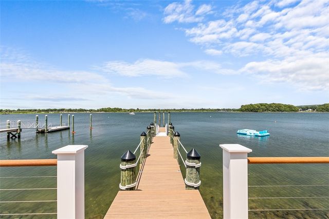 319 Riverside Street, Portsmouth, RI 02871