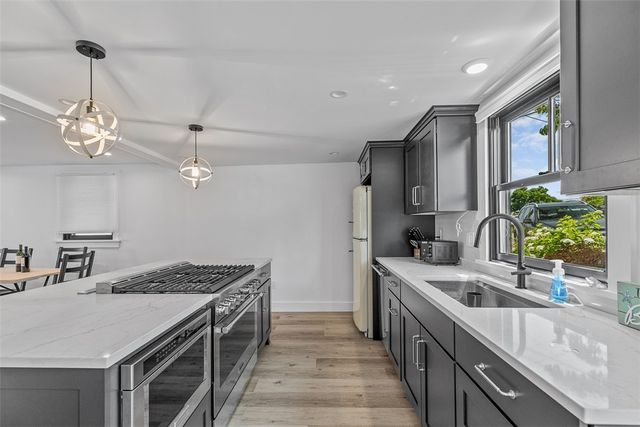 319 Riverside Street, Portsmouth, RI 02871