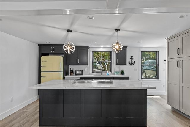 319 Riverside Street, Portsmouth, RI 02871