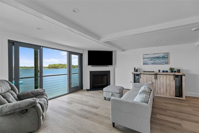 319 Riverside Street, Portsmouth, RI 02871