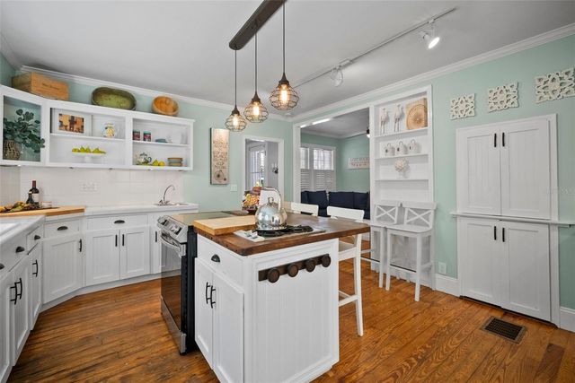 813 HUDSON AVENUE, Sarasota, FL 34236