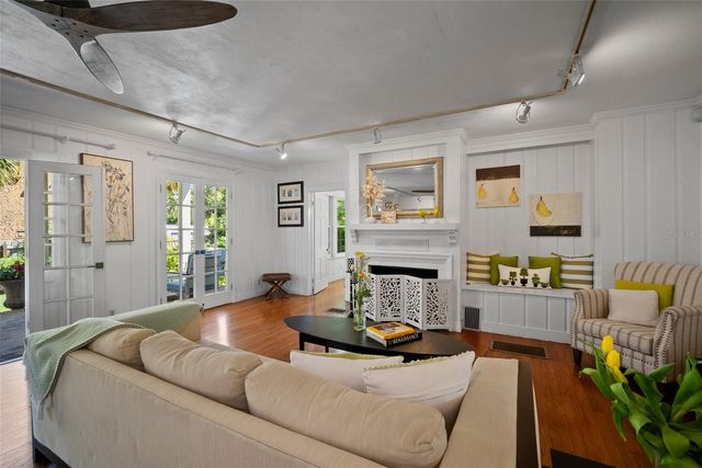 813 HUDSON AVENUE, Sarasota, FL 34236