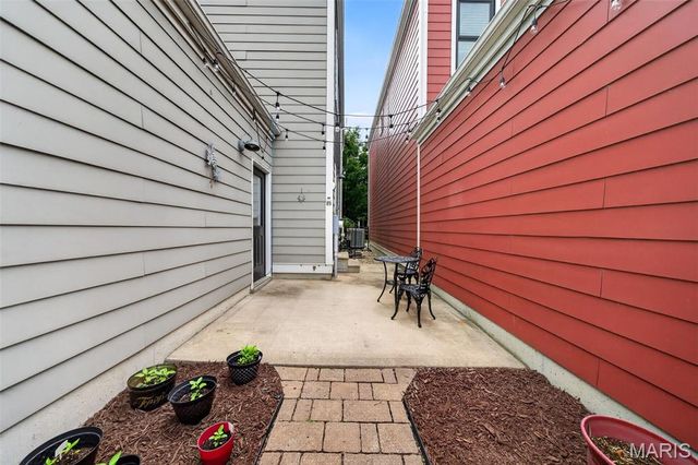 3174 Canal Street, St Charles, MO 63301