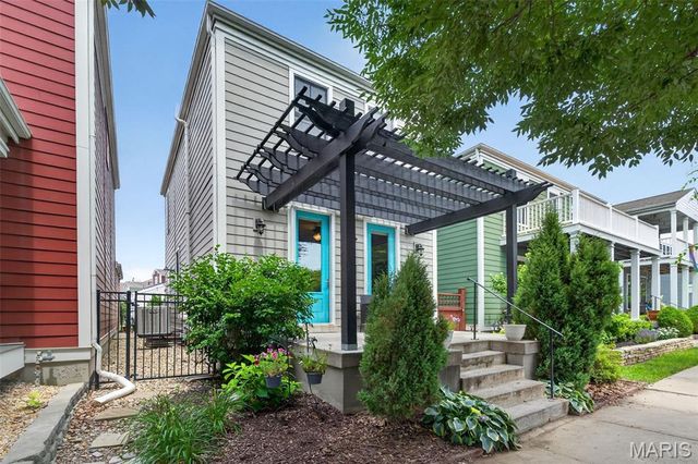 3174 Canal Street, St Charles, MO 63301