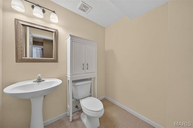 3174 Canal Street, St Charles, MO 63301