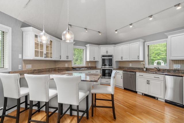 21 Forest Lane, Manchester, MA 01944