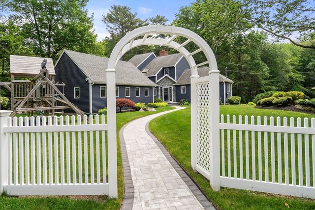 21 Forest Lane, Manchester, MA 01944