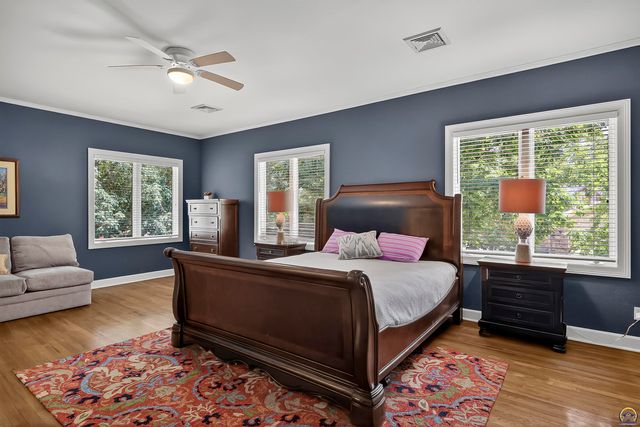 10 SW Westboro PL, Topeka, KS 66604