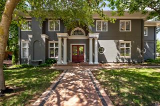 10 SW Westboro PL, Topeka, KS 66604