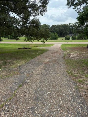 4064 Main, Anacoco, LA 71403