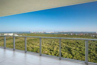 2411 Laguna Circle 2402, North Miami, FL 33181