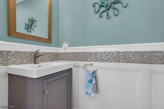 108 W 10Th St, Ship Bottom Boro, NJ 08008