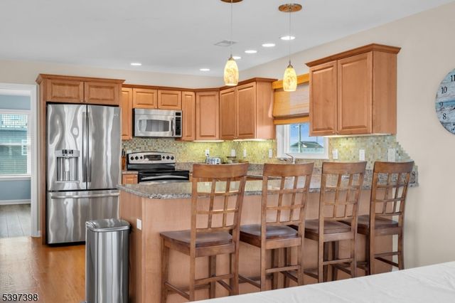 108 W 10Th St, Ship Bottom Boro, NJ 08008