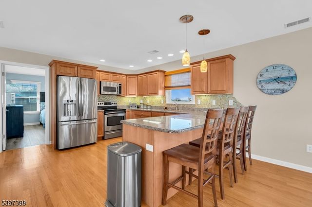 108 W 10Th St, Ship Bottom Boro, NJ 08008