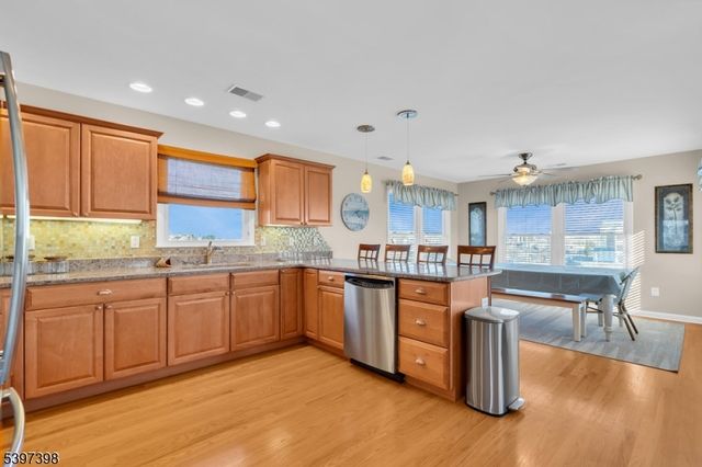 108 W 10Th St, Ship Bottom Boro, NJ 08008