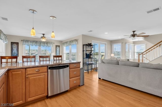 108 W 10Th St, Ship Bottom Boro, NJ 08008