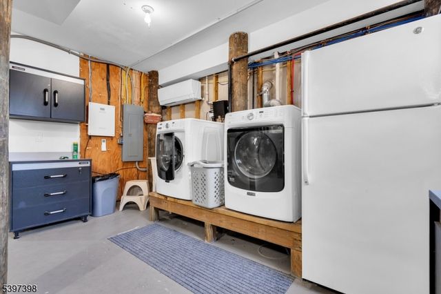 108 W 10Th St, Ship Bottom Boro, NJ 08008