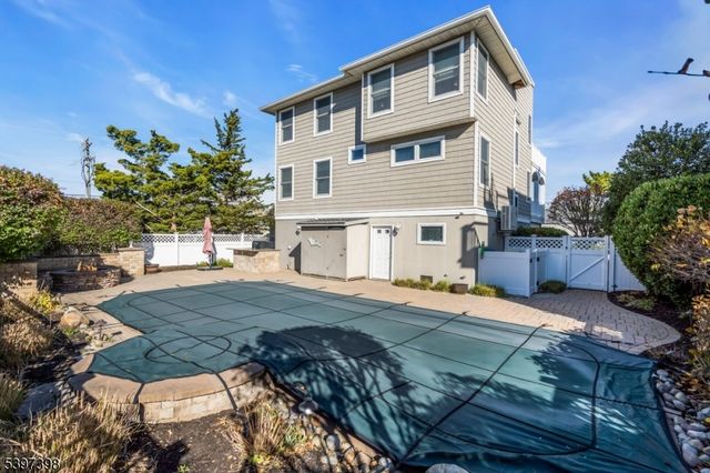 108 W 10Th St, Ship Bottom Boro, NJ 08008