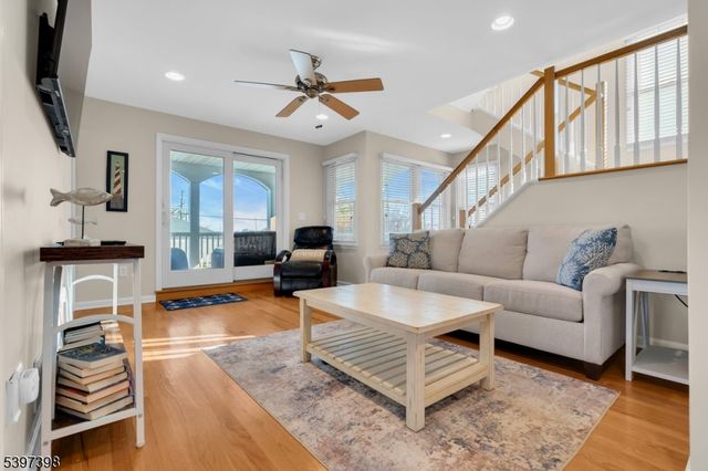 108 W 10Th St, Ship Bottom Boro, NJ 08008