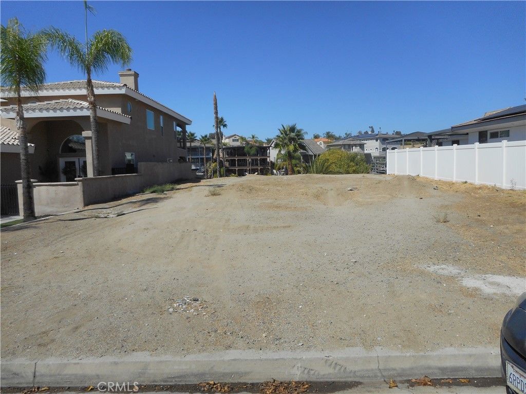 7 SWAN POINT, Canyon Lake, CA 92587 — exterior