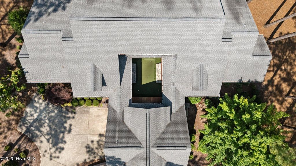 Image 6 of property listing at 26 Cumberland Drive, Pinehurst, NC 28374