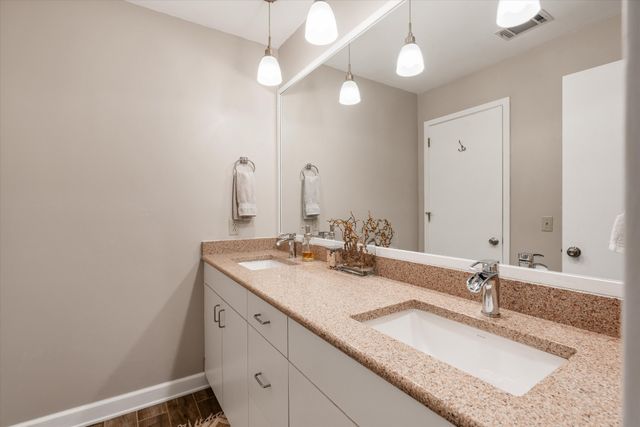620 Harpeth Trace Dr, Nashville, TN 37221