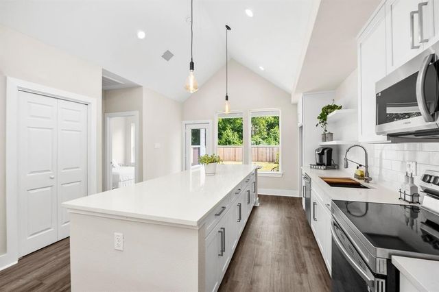 6832 Morrow Street B, Houston, TX 77091